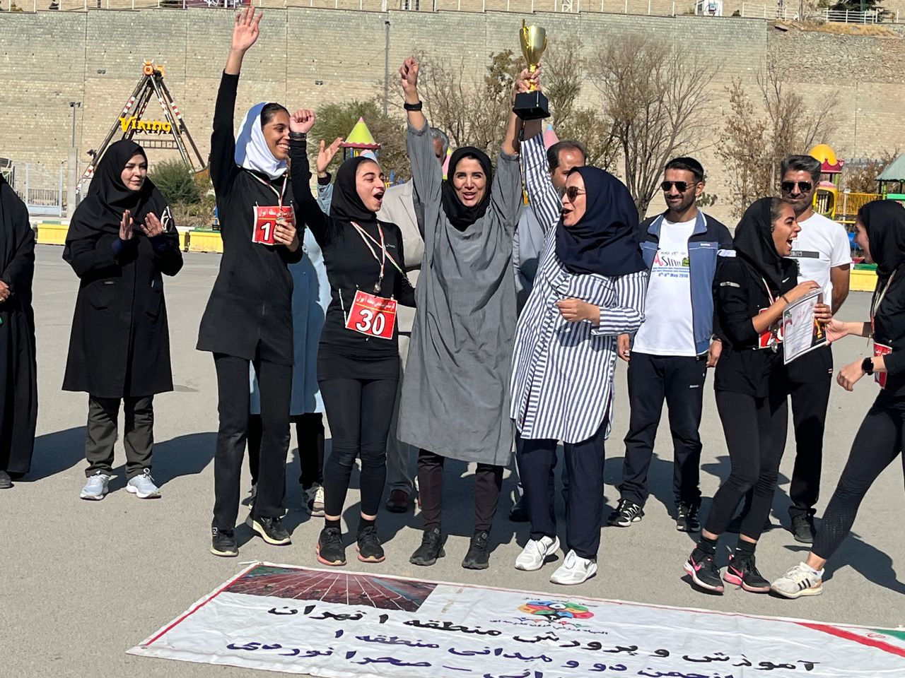 رتبه اول مسابقات دو و میدانی منطقه یک